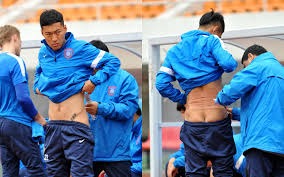 罗马诺：西蒙斯预计缺席莱比锡今日比赛，他已决定转投切尔西