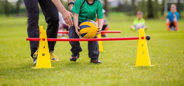 曼城vs勒沃库森：马尔穆什搭档萨维尼奥，哈兰德替补待命