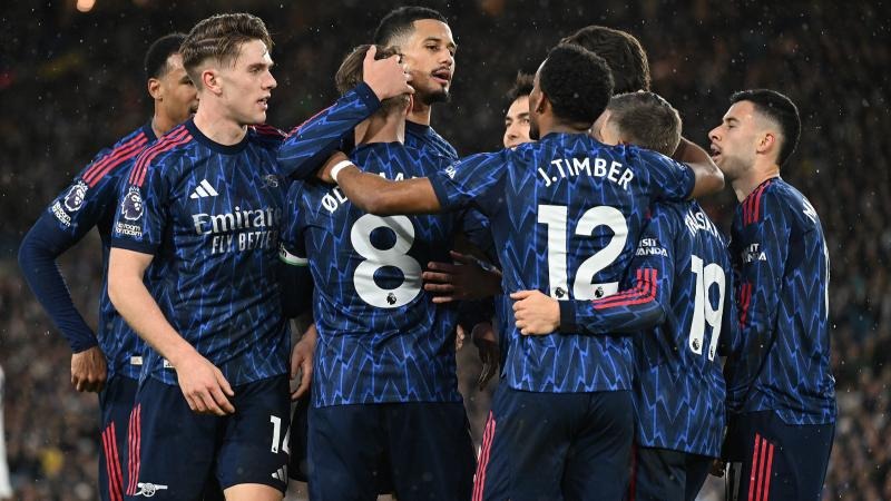 拉菲尼亚闪耀西超级杯，巴萨连冠皇马折戟