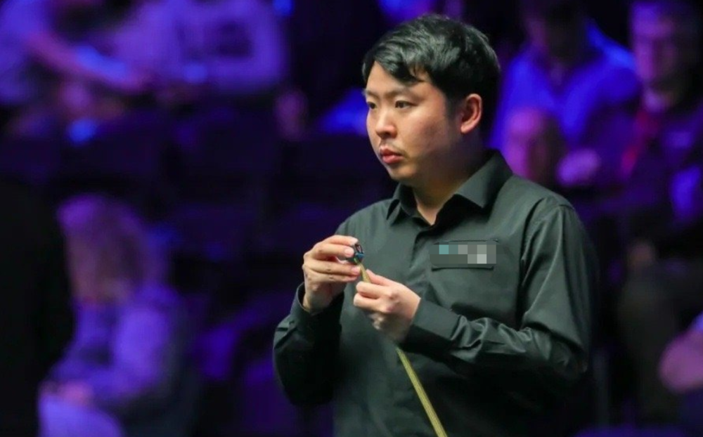 在这光辉背 在这光辉背