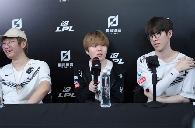 不仅因为他 不仅因为他